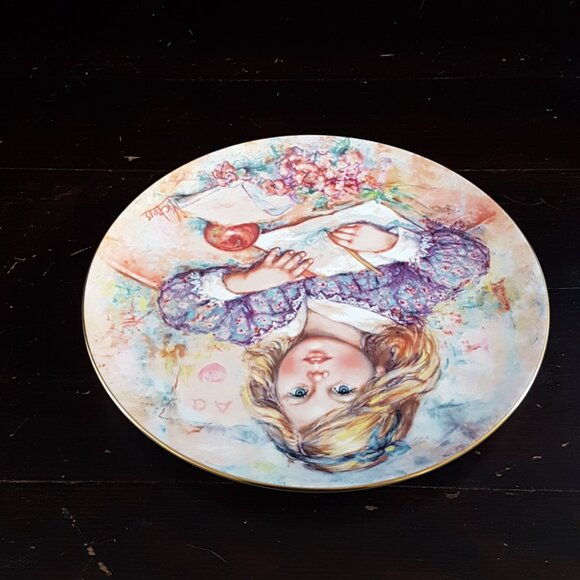 Wedgwood Wistful Mary Vickers Bone China Decorative Wall Plate - Picture 4 of 8